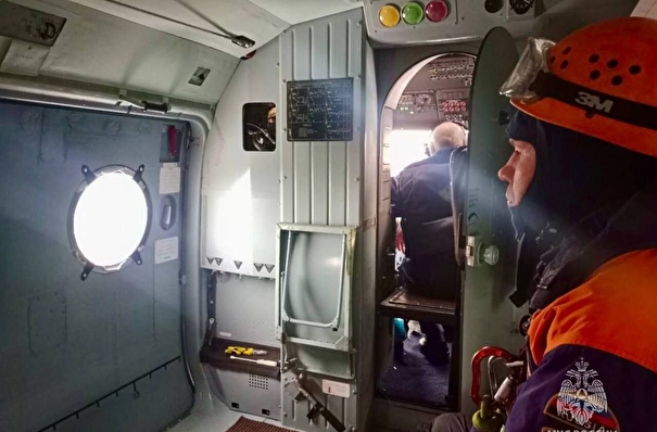 Вертолет МЧС вылетел в Ловозерские тундры на помощь обмороженным туристам