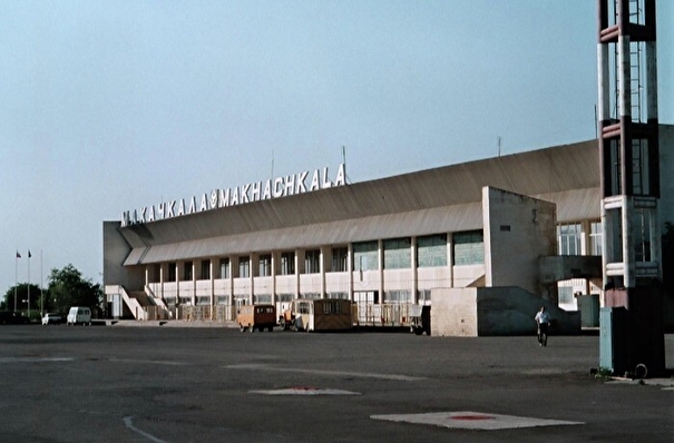 Аэропорт Махачкалы временно закрыт из-за проникновения неизвестных лиц