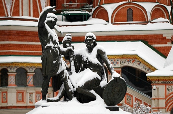 Более 1,1 тыс. памятников промыли в столице в рамках подготовки к зиме