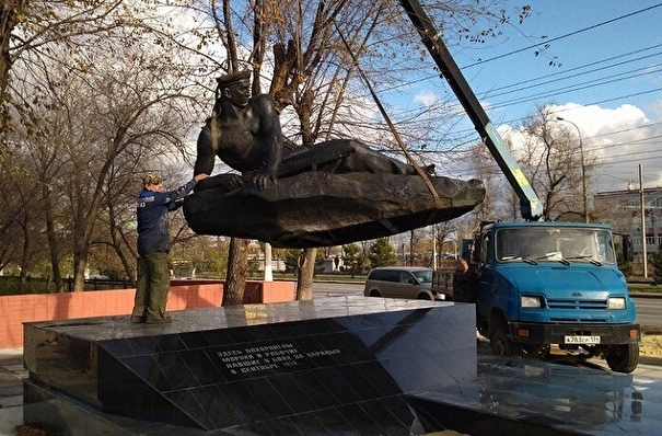 Восстановлен поврежденный вандалами памятник защитникам Сталинграда в Волгограде