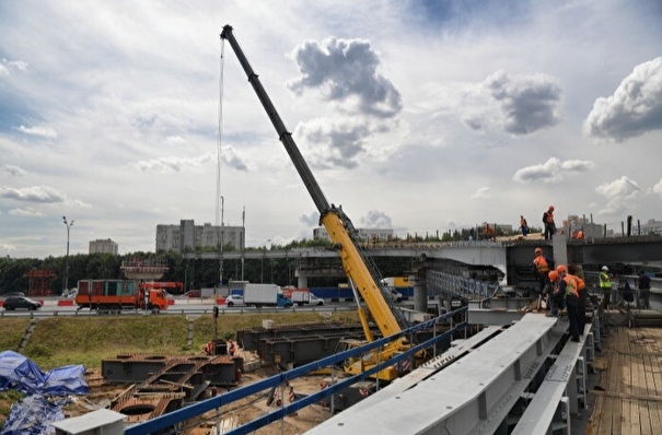 Строительство семи автомобильных мостов завершат в Москве к 2026г