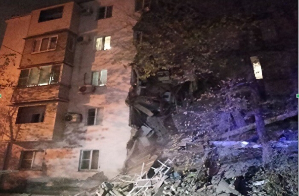 Два подъезда обрушились в многоэтажке в Астрахани, проводится эвакуация - МЧС