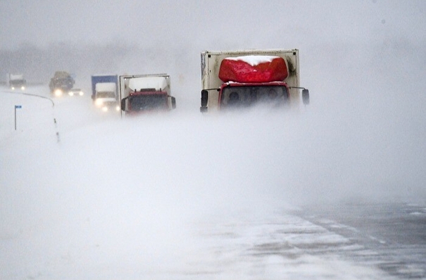 Движение грузовиков и автобусов ограничили на трассе Р-228 в Саратовской области