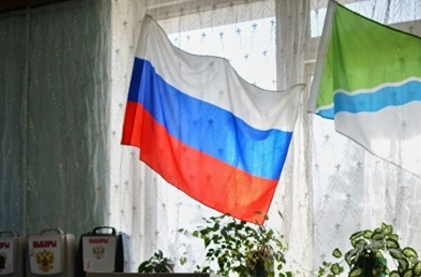 Геральдическая комиссия отказалась дополнять новосибирский флаг серпом и молотом