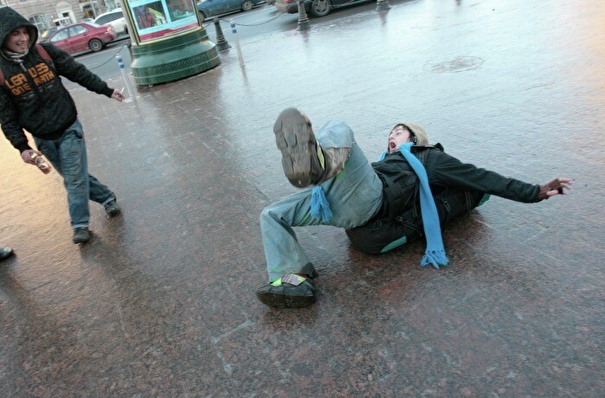 Не менее 80 человек обратились в травмпункты Ростова-на-Дону из-за гололеда