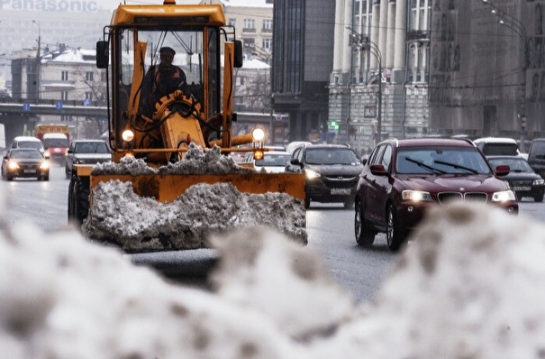 Более 2 тыс. чиновников вышли на расчистку снега в Курске