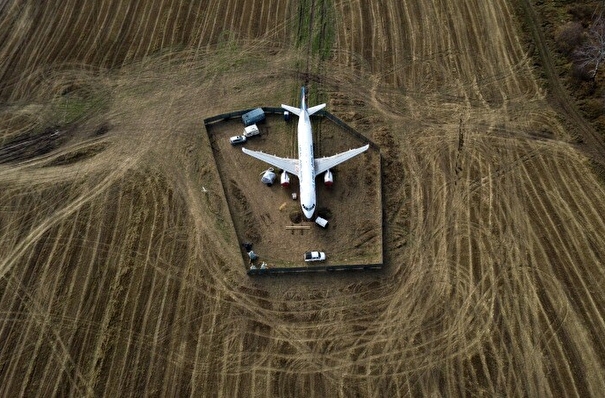 "Уральские авиалинии" еще не решили судьбу посадивших самолёт в поле пилотов