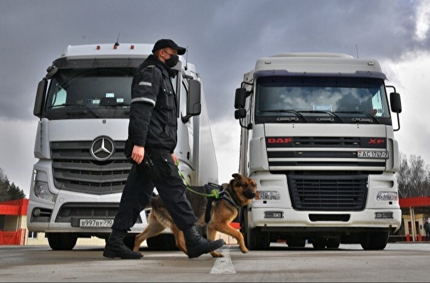 Правительство РФ продлило запрет на въезд грузовиков из Европы