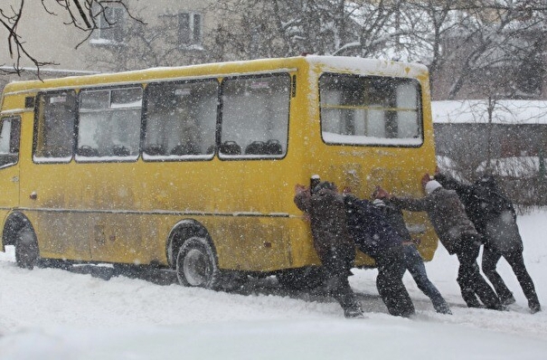 Автобусные маршруты отменены в Новосибирской области из-за снежных заносов