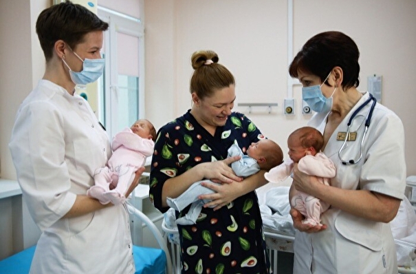 Кировским мамам установили доплату за первенца до среднего дохода по региону
