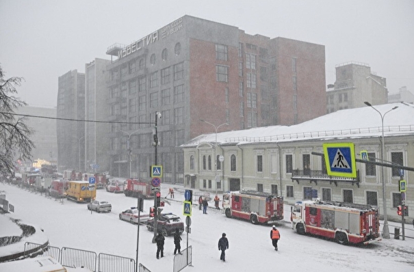 Пожарные ликвидировали возгорание во дворе здания "Известия Hall" в Москве