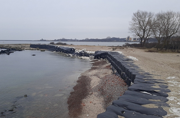 Балтийская коса во время шторма лишилась части пляжа, но авандюна не разрушена