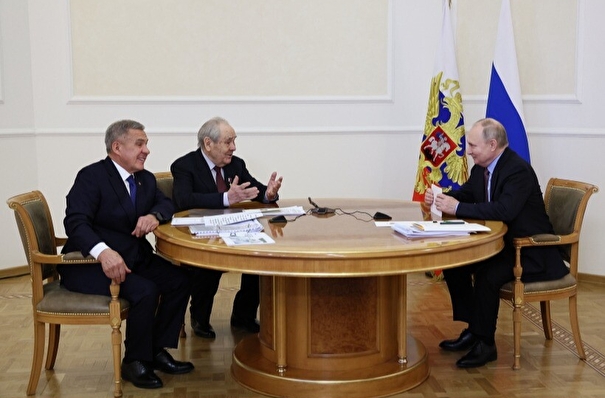 Путин пообщался с Шаймиевым в присутствии нынешнего главы Татарстана