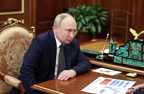 Путин призвал власти всех уровней не забывать об угрозах стране