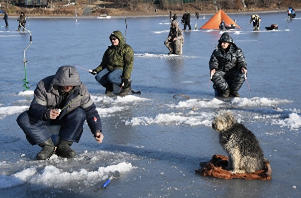 Беспилотник на юге Сахалина предупреждает рыбаков об опасности выхода на лед