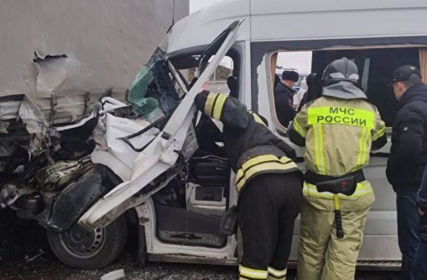 Автобус и фура столкнулись в Северной Осетии, пострадали 11 человек - МЧС