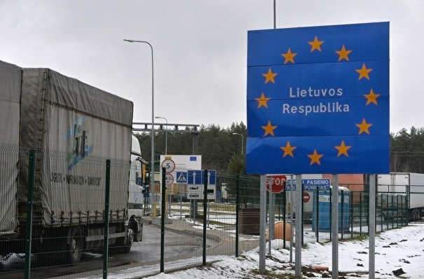 Грузовики из России по 14 суток ждут проезда в Литву
