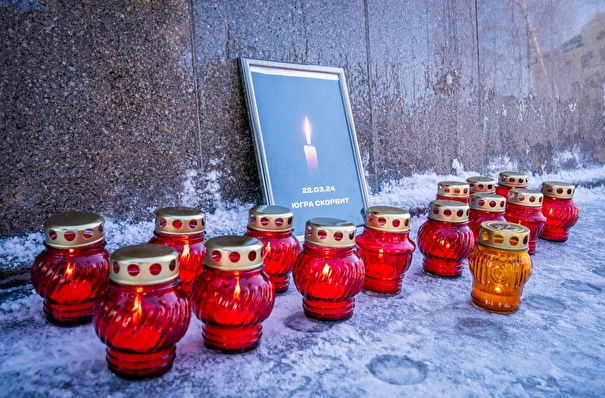 Губернатор Югры и участники фестиваля "Духа огня" возложили цветы в память о погибших