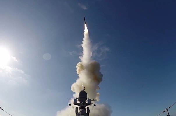Шойгу сообщил о планах в этом году передать ВМФ три ракетных корабля с "Калибрами"