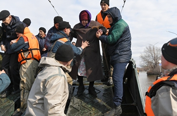 Эвакуация жителей поселка под Оренбургом объявлена из-за риска прорыва дамбы