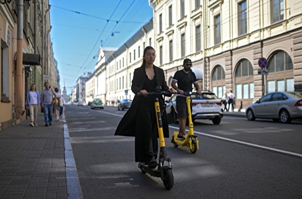 Петербург предложит запретить движение самокатов по тротуарам - Беглов