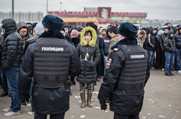 Колокольцев: к мигрантам, злоупотребляющим правом находиться в России, будут применять жесткие меры