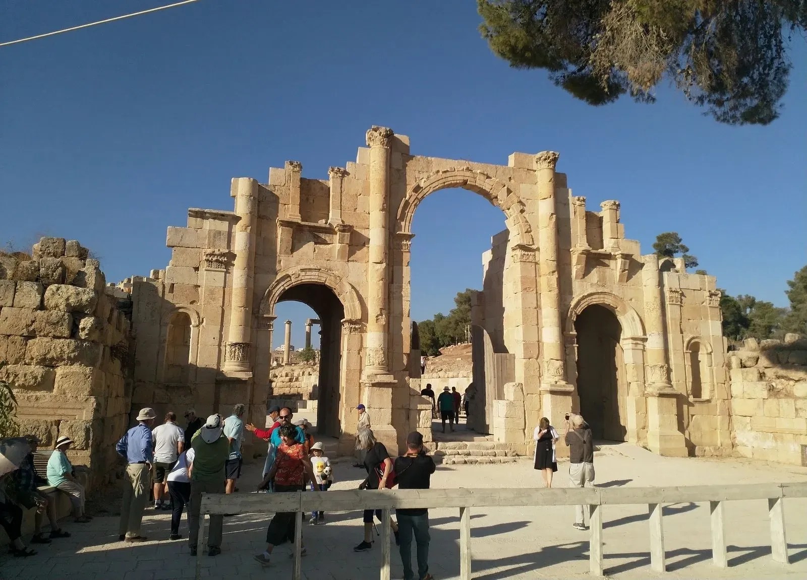 Иордания ратифицировала соглашение с Россией о взаимной отмене виз для туристов. Фото. Туристы в Иордании. © 