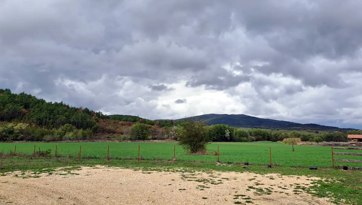 Дождь и сильный ветер прогнозируют в Крыму 19 и 20 октября. Фото. Крым интересен туристам в любое время года. © 