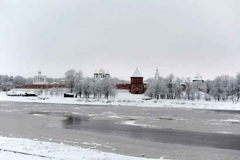 Древний драгоценный крест отреставрируют в Великом Новгороде. Фото. © РИА Новости. Константин Чалабов