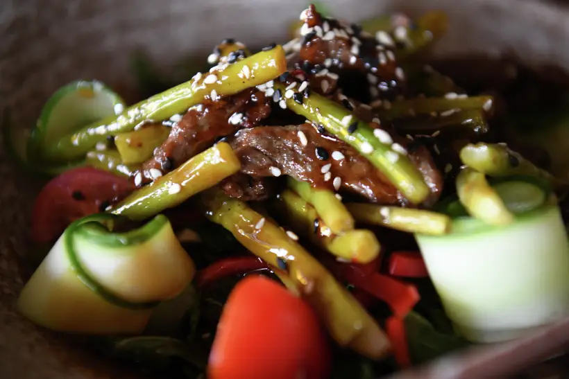 На новогоднем застолье все чаще появляются новые, не менее вкусные блюда. Фото