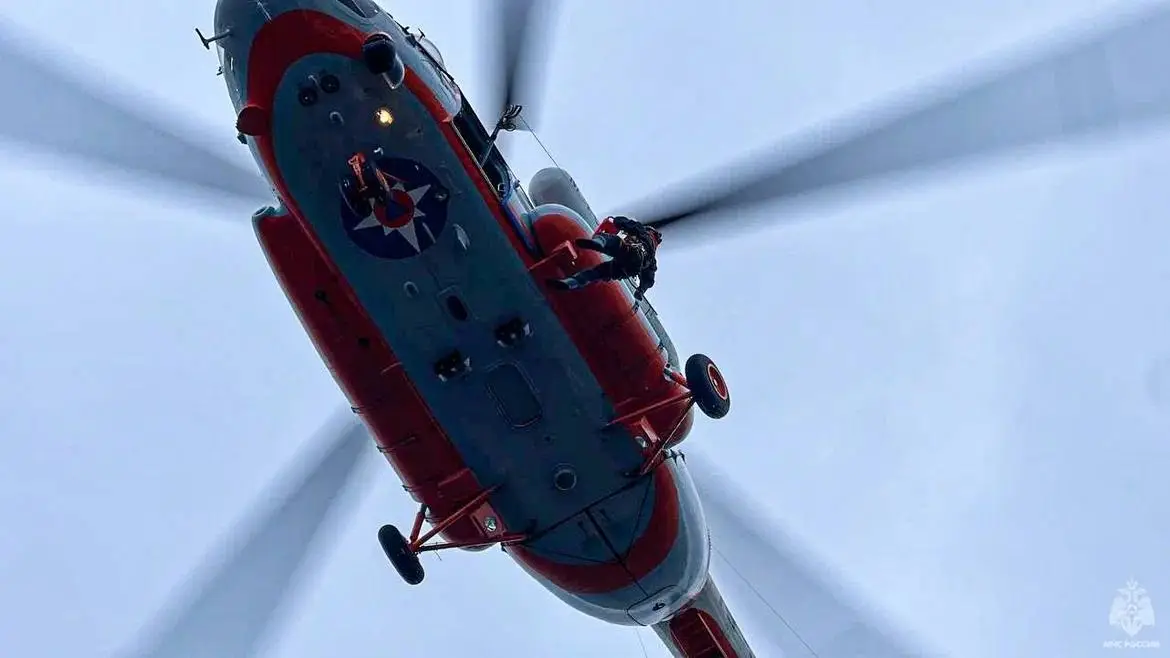 Арктические регионы получат шесть вертолетов Ми-8 в 2026-2027гг - МЧС. Фото. © ГУ МЧС России по Мурманской области. Владислава Штырлова