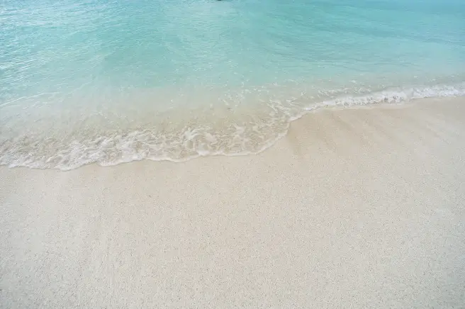 Пострадавший от урагана курорт Ольгин на Кубе сможет принимать туристов через 5 дней. Фото. © РИА Новости. Александр Ковалев