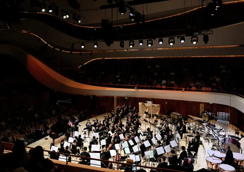 Изучите афишу в вашем городе и составьте себе культурную программу на праздники. Фото