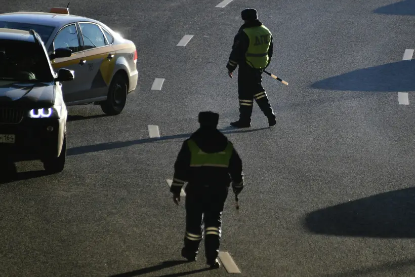 Более 700 любителей езды по обочине выявила полиция во время рейда в Петербурге. Фото. © РИА Новости. Максим Блинов