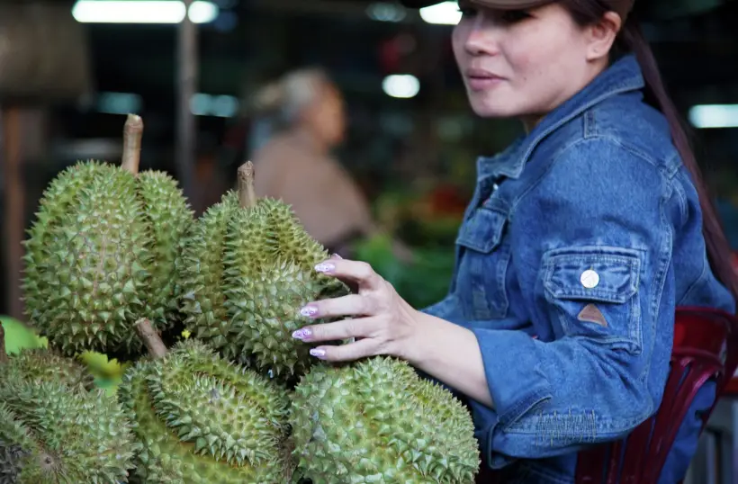Король фруктов — дуриан. Польза и вред, как выбрать спелый и вкусный и как правильно есть?. Фото. © РИА Новости. Михаил Фомичев
