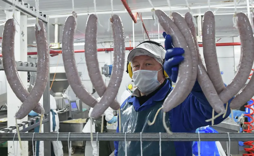 Колбаса: польза и вред. Можно ли её есть каждый день и как правильно выбрать?