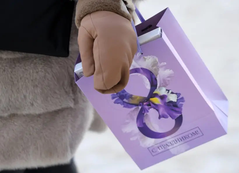 8 марта: что подарить и как поздравить женщину с праздником. Фото. © РИА Новости. Максим Богодвид