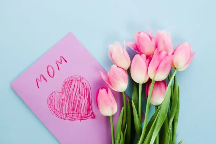 К выбору подарка для мамы следует подходить особенно ответственно. Фото