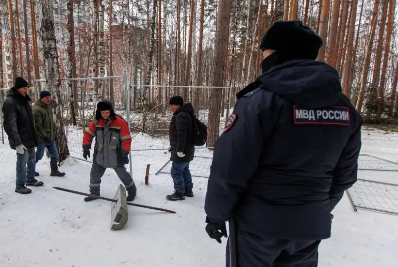 Бастрыкин проконтролирует проверку по ситуации с березовой рощей в Екатеринбурге. Фото. © РИА Новости. Антон Буценко