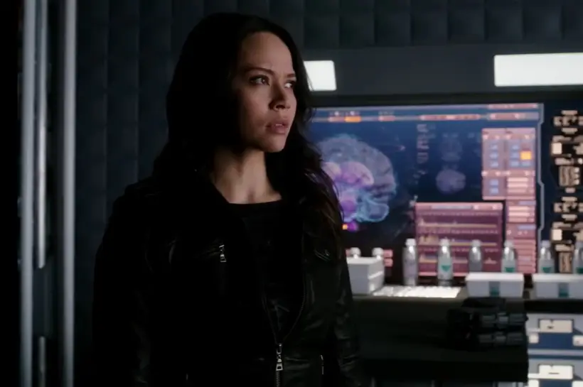 Сюжет второго сезона Темной материи создатели пока не раскрывают – возможно, как семья физика обживается в другом мире. Фото