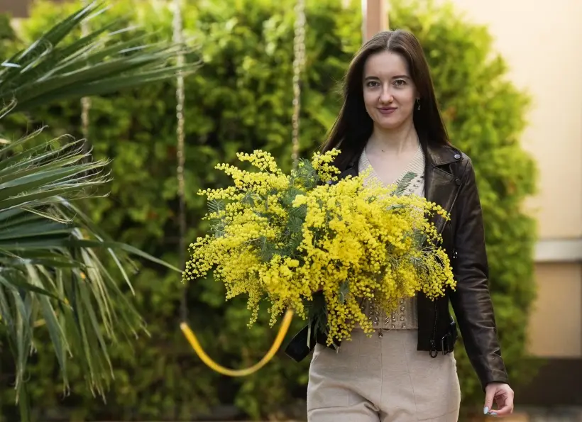 Какие цветы на 8 марта дарят женщинам: жене, маме, подруге