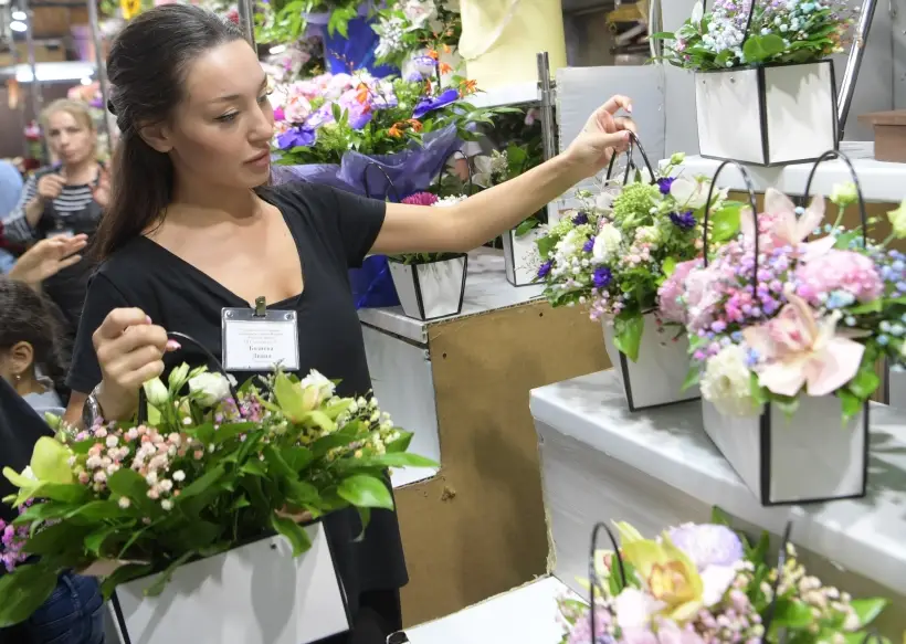 Какие цветы на 8 марта дарят женщинам: жене, маме, подруге