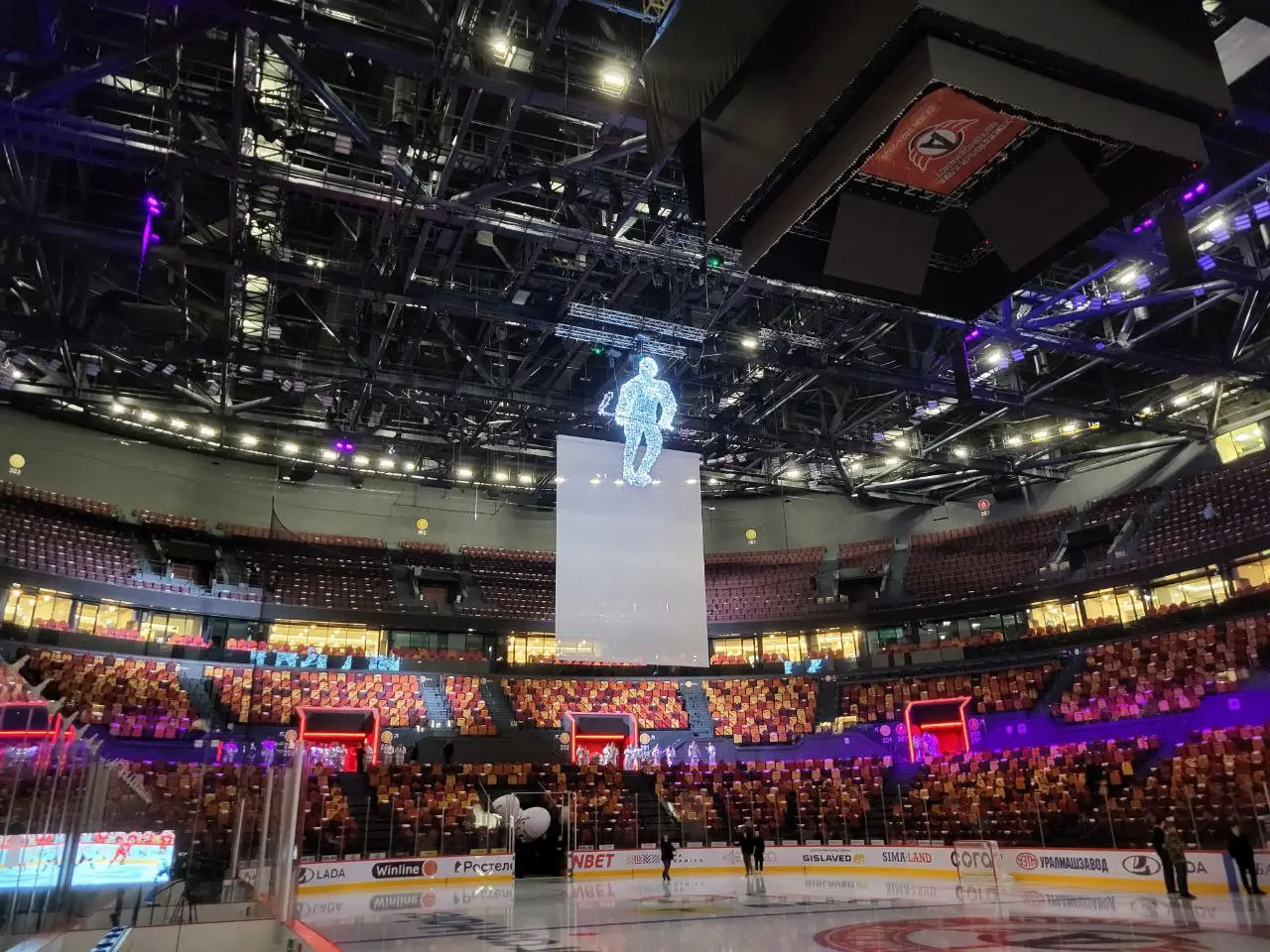 Более 50 тыс. человек участвовали в строительстве УГМК-Арены в Екатеринбурге