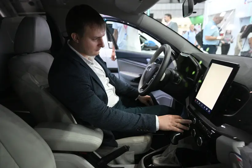 При приеме авто необходимо проверить наличие всех документов и техническое состояние машины. Фото