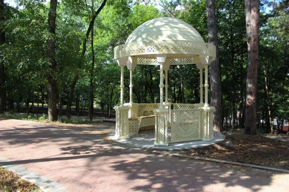 Беседка в Кисловодске. © Пресс-служба администрации Кисловодска. Элеонора Даниэльян
