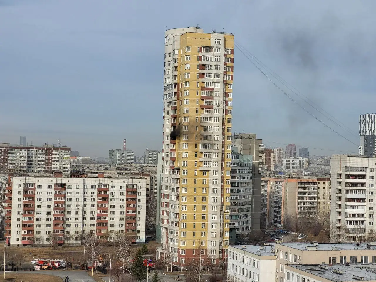 Пожар произошел в многоэтажном доме в Екатеринбурге