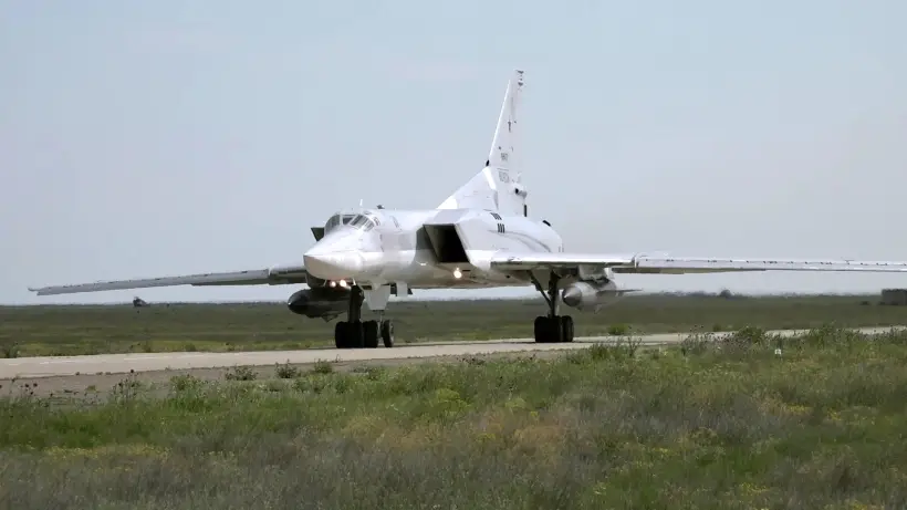 Дальний бомбардировщик Ту-22М3 потерпел крушение в Иркутской области, один летчик погиб - Минобороны РФ. Фото. © РИА Новости. Пресс-служба Минобороны РФ