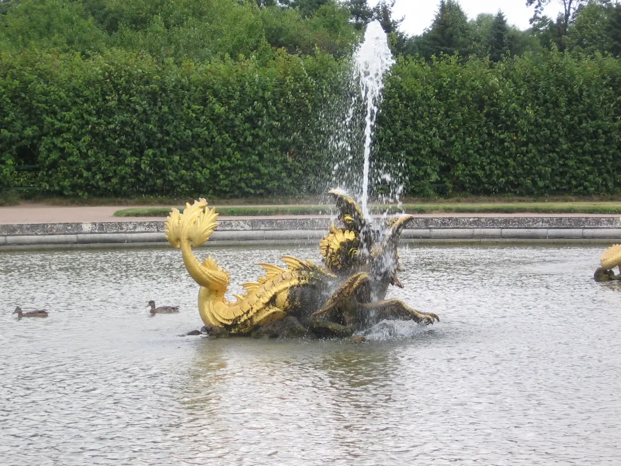 Более ста фонтанов запустят в Петербурге к маю. Фото. © 