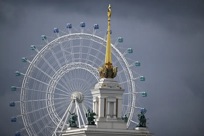 Сорок объектов культурного наследия обновили на ВДНХ с 2014 года - Собянин. Фото. © РИА Новости. Алексей Майшев