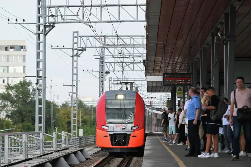 Поезда на МЦК следуют штатно после приостановки движения. Фото. © РИА Новости. Максим Блинов